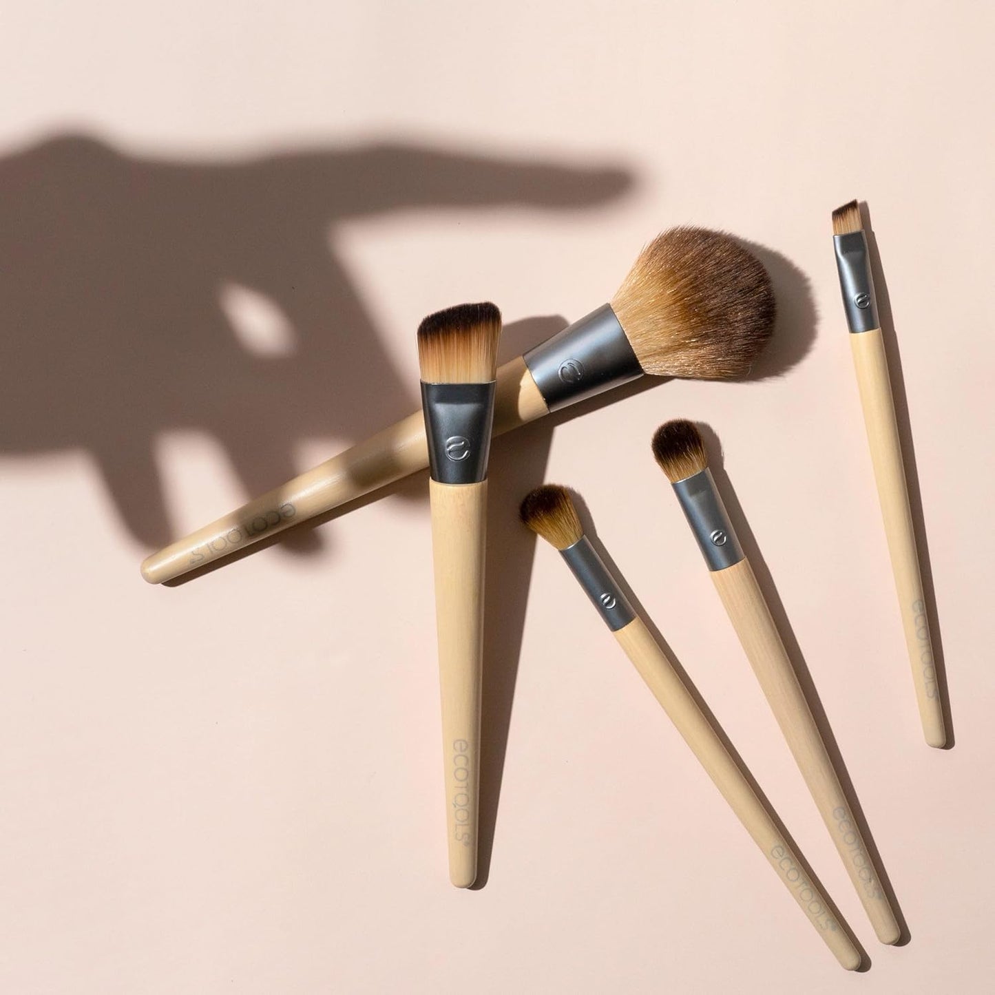 6-Piece Eco-Friendly Makeup Brush Set for Flawless Application of Eyeshadow, Blush, Concealer, and Foundation - Vegan and Cruelty-Free Synthetic Hair Brushes